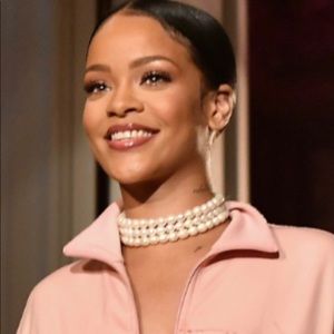 ISO of choker Pearl necklace